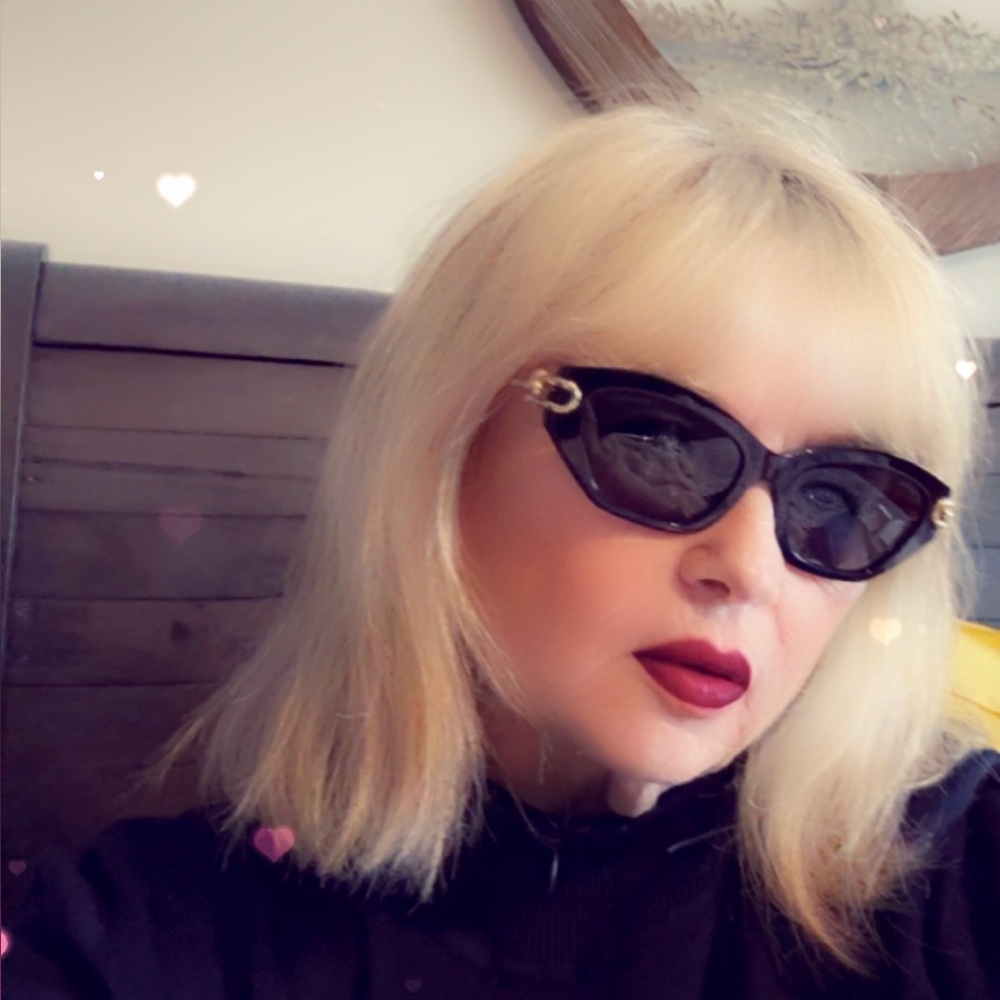 Meet your Posher, Sam